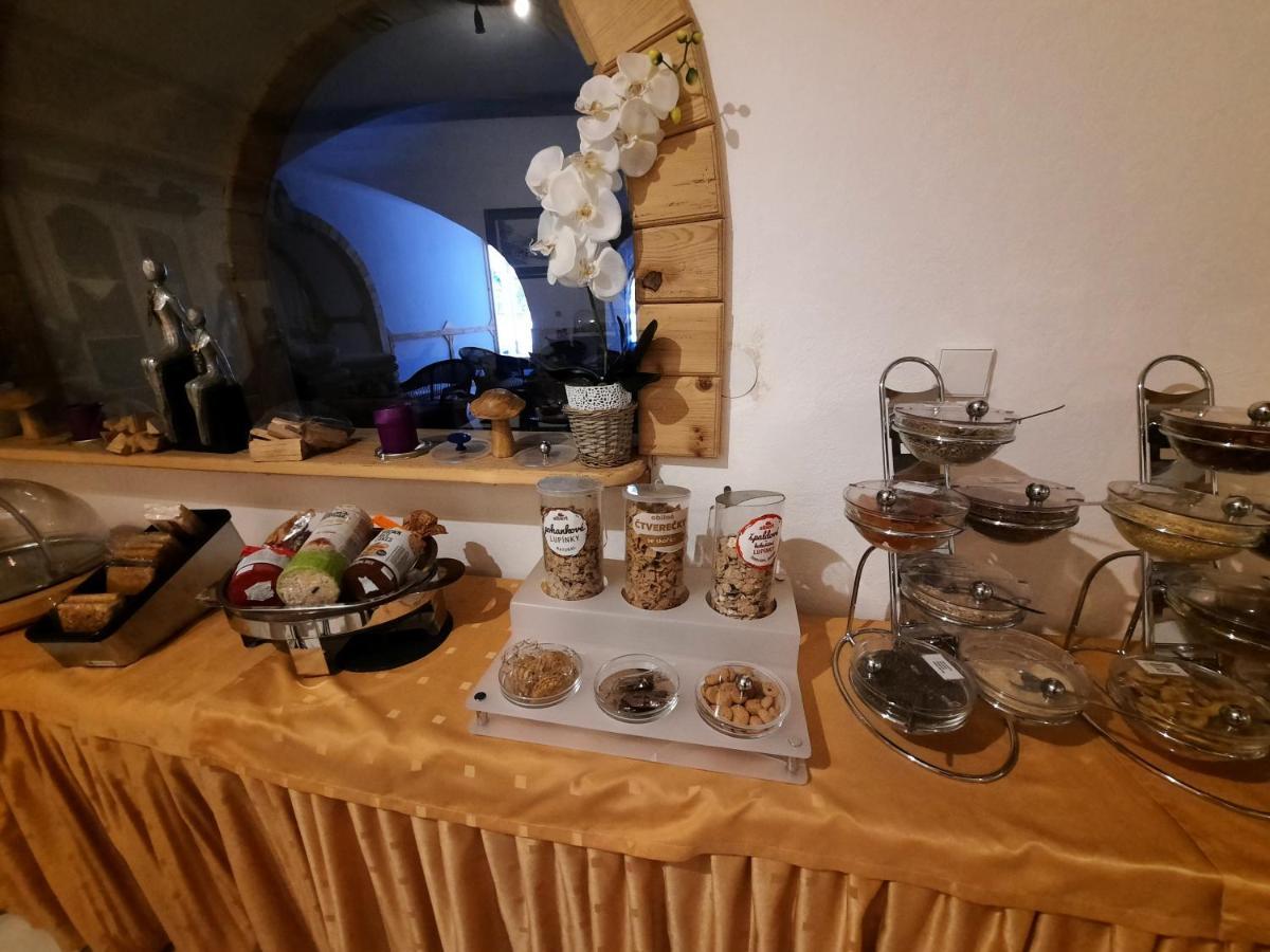 Hotel Koruna 예세니크 외부 사진