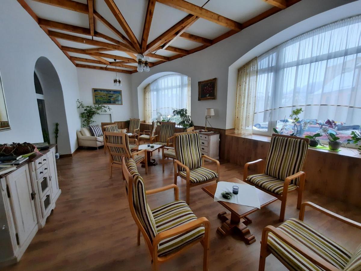 Hotel Koruna 예세니크 외부 사진