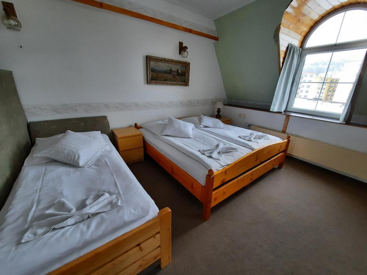 Hotel Koruna 예세니크 외부 사진