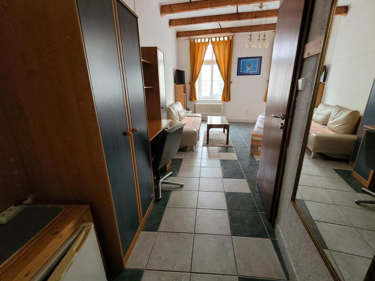 Hotel Koruna 예세니크 외부 사진