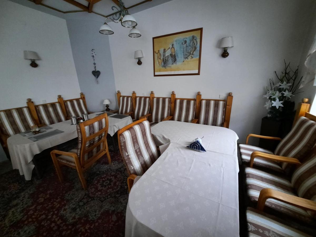 Hotel Koruna 예세니크 외부 사진