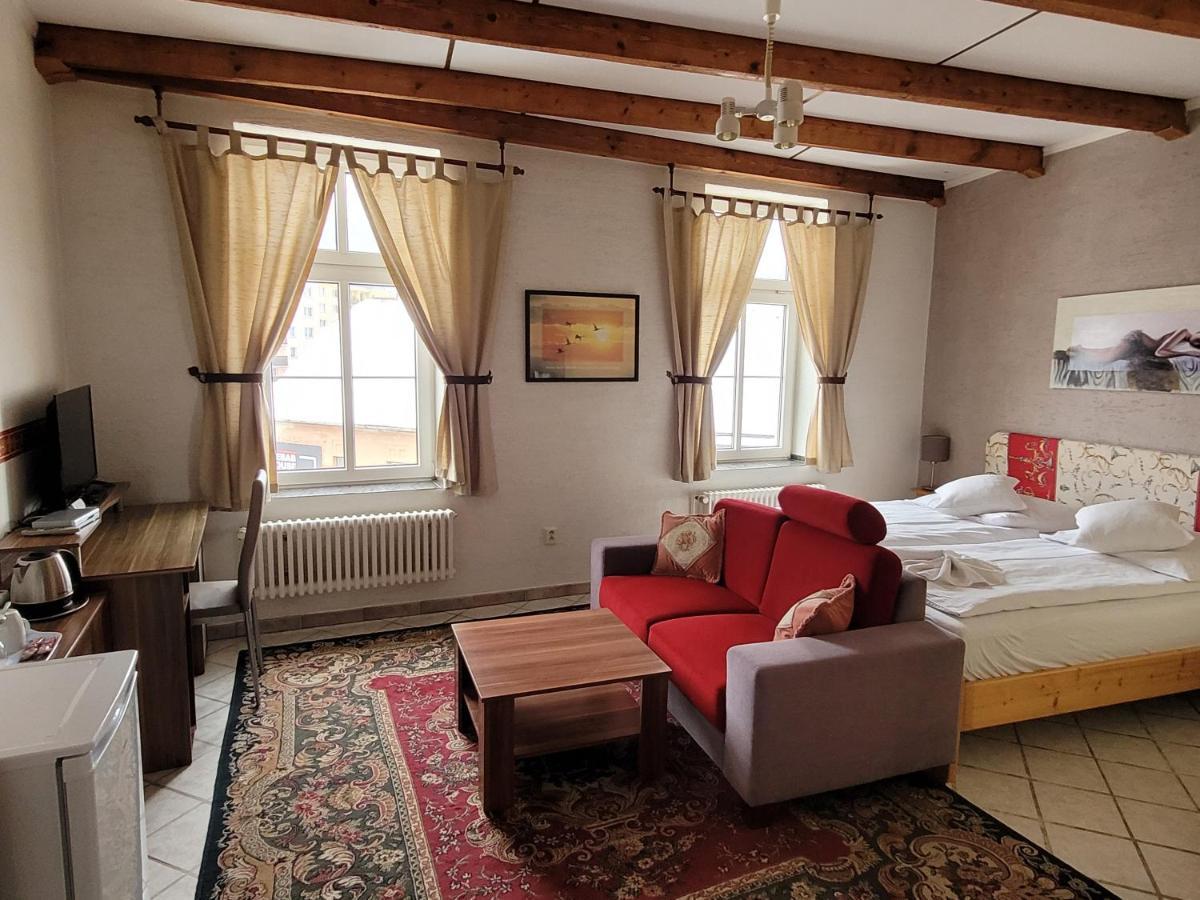 Hotel Koruna 예세니크 외부 사진