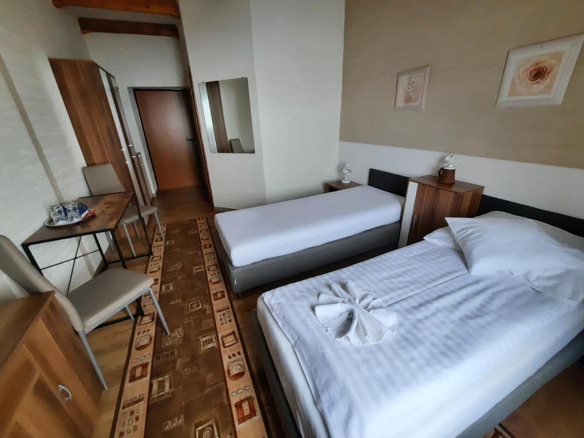Hotel Koruna 예세니크 외부 사진