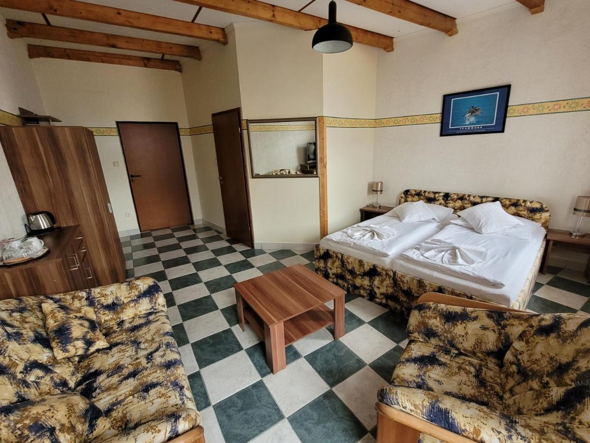 Hotel Koruna 예세니크 외부 사진