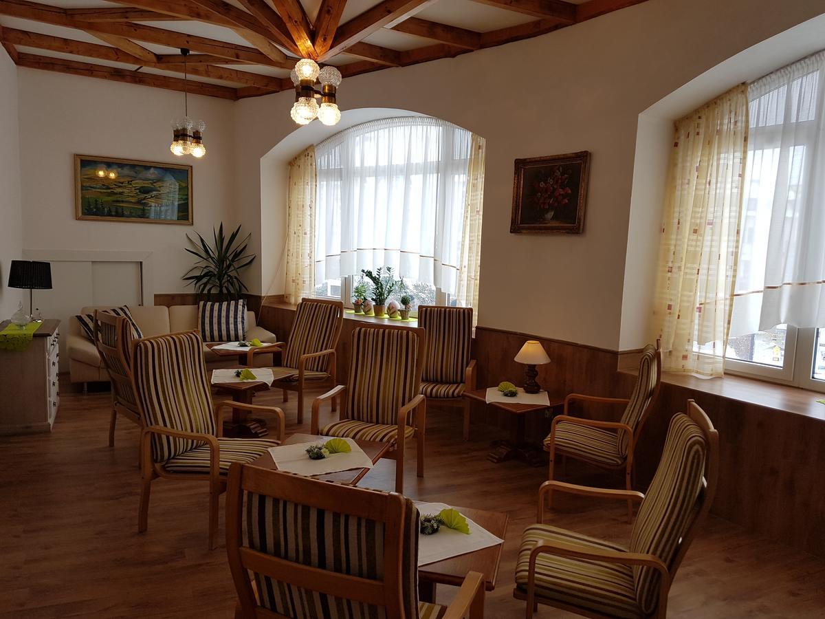 Hotel Koruna 예세니크 외부 사진